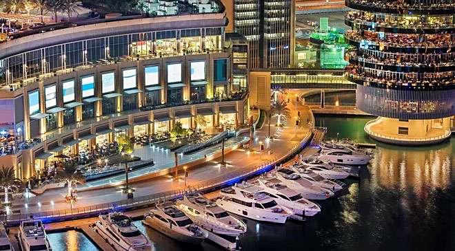 Marina Shopping Mall, Compras con Vista al Mar