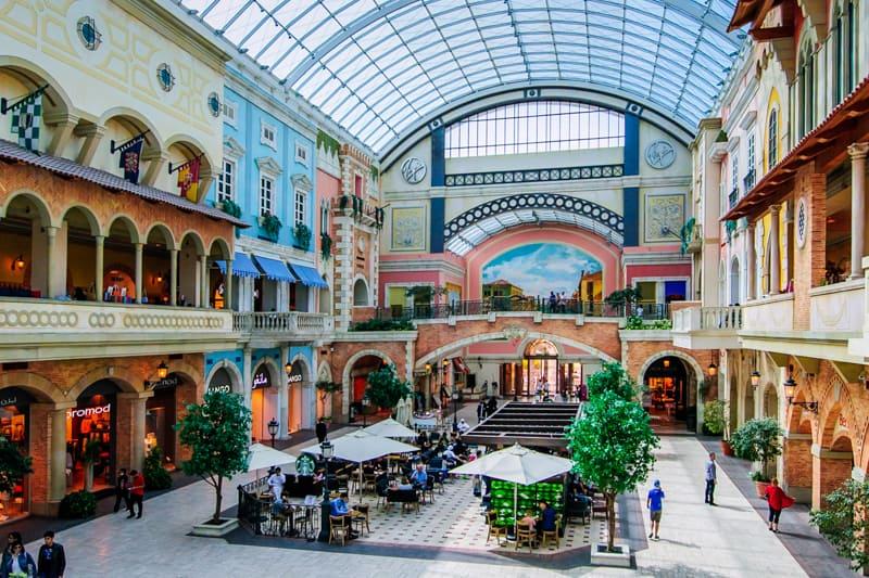 Mercato Shopping Mall, die Freude, durch die Straßen von Paris zu laufen