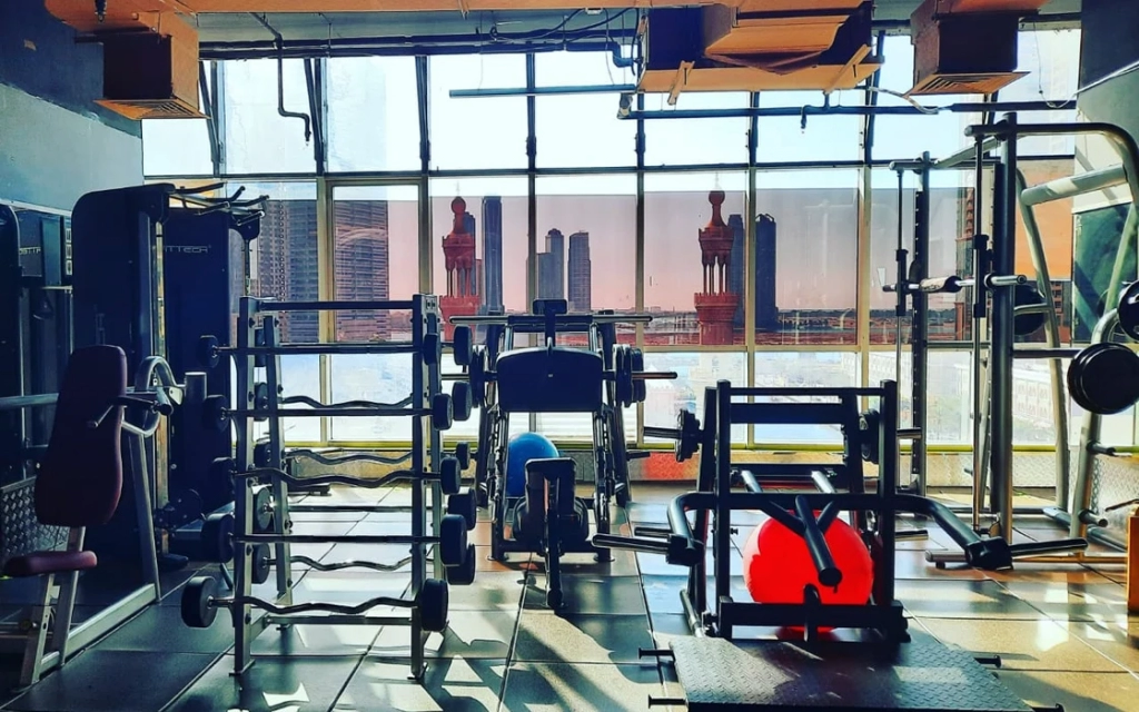 Die besten Fitnessstudios in Sharjah, um Sie in Form zu halten 