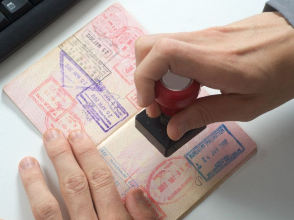 How to renew or extend a tourist visa in Dubai?