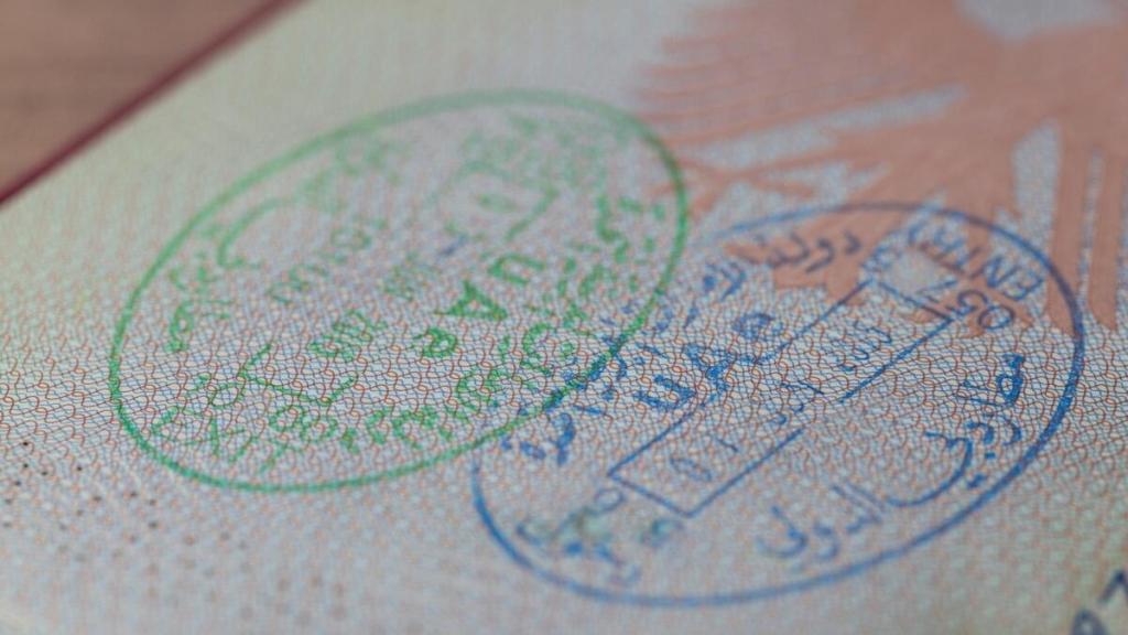 How to renew or extend a tourist visa in Dubai? 
